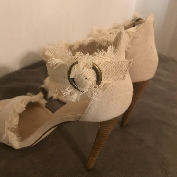 NEW Shoedazzle Heels - Picture 4 of 5